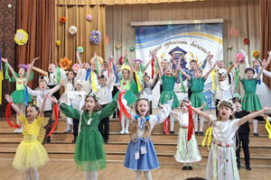 «Квітуча Україна — весняний дивограй»